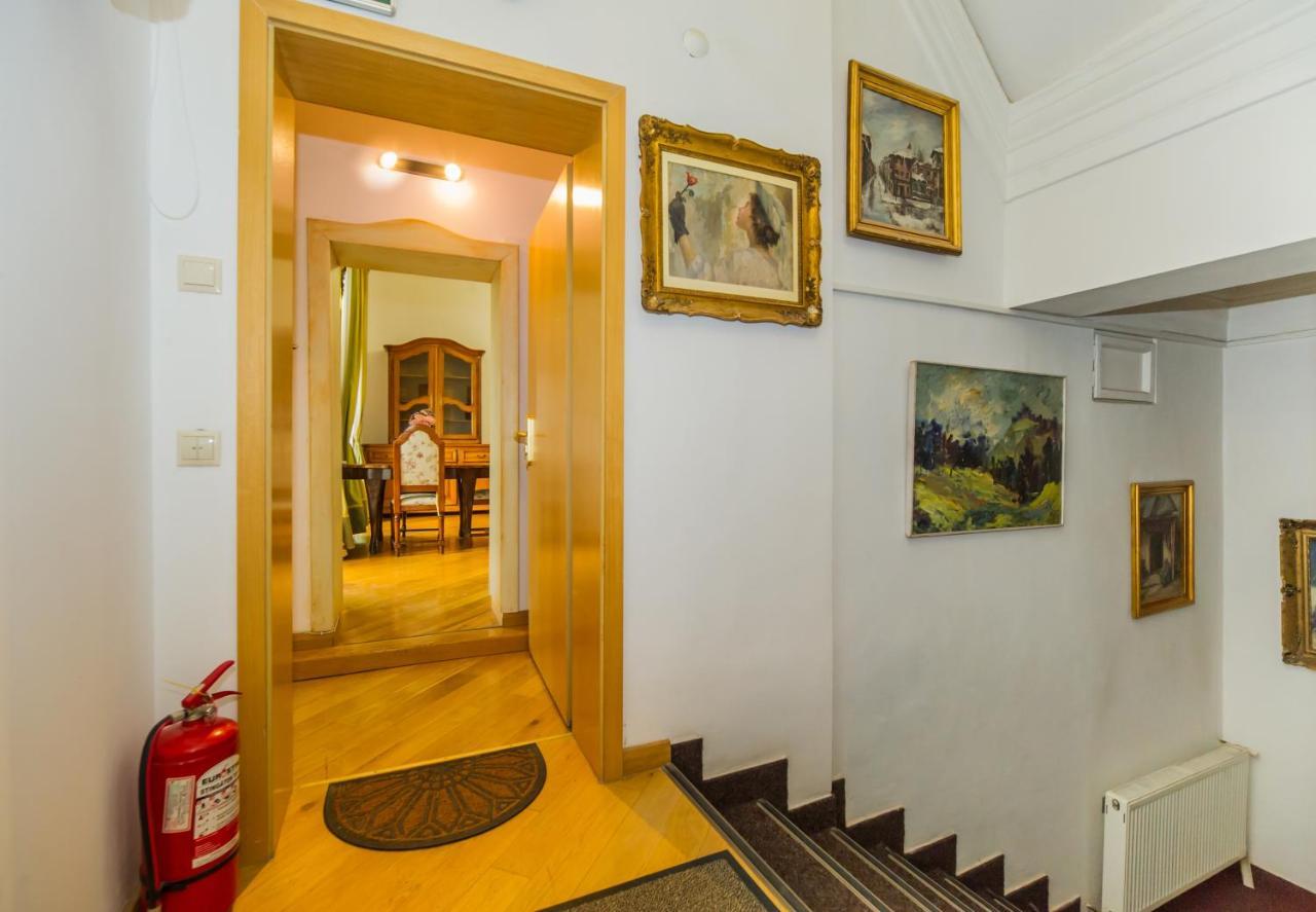 Kronhaus Брашов Екстер'єр фото